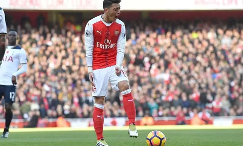 Mesut Oezil thể hiện ra sao trước Tottenham?