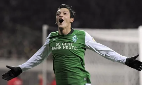 Mesut Oezil thời còn khoác áo Bremen