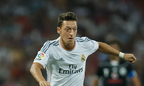 Mesut Oezil thời còn tung hoành ở Real Madrid