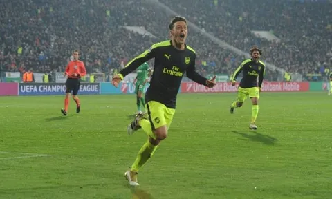 Mesut Oezil yêu Arsenal "từ cái nhìn đầu tiên"