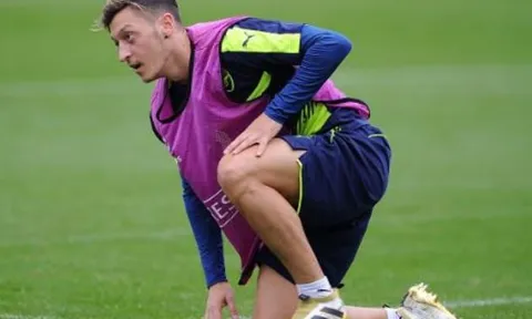 Mesut Oezil đòi số áo, không đòi lương