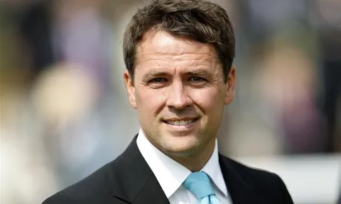 Michael Owen và Wayne Rooney đấu đá dữ dội trên Twitter