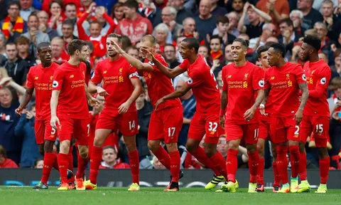 Milner lập cú đúp phạt đền, Liverpool làm thịt 10 người Hull City