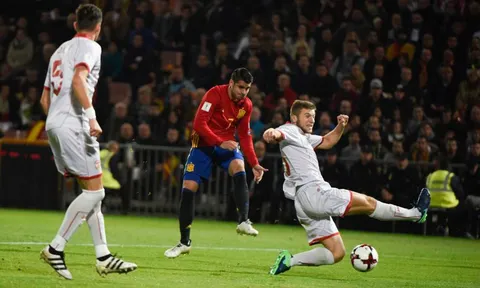 Morata rời sân đau đớn, Real lo lắng