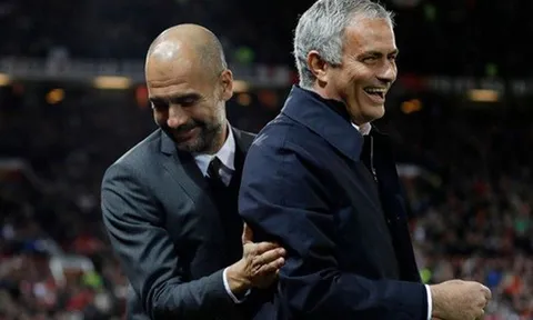 Mourinho bất ngờ thân mật với Guardiola