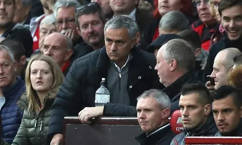 'Mourinho chẳng biết tin ai trong phòng thay đồ'