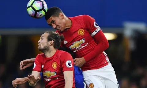 Mourinho chê bai 2 trụ cột M.U không dám ra sân vì đội bóng