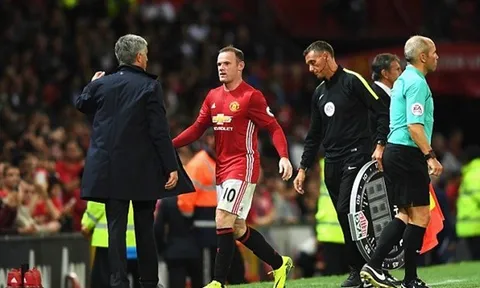Mourinho có 'tai mắt' ở phòng thay đồ M.U