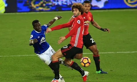 Mourinho cũng 'cạn lời' với Fellaini