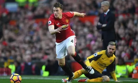 Mourinho khen ngợi 2 ngôi sao phòng ngự của Man Utd