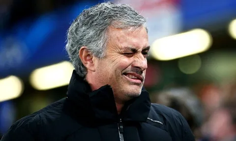 Mourinho lại "sống ảo", để lộ áo tập mới toanh của M.U