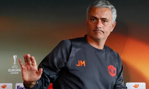 Mourinho truy tìm nội gián ở MU