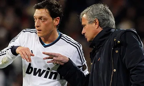 Mourinho muốn Oezil rời Arsenal, cứu lấy Man Utd