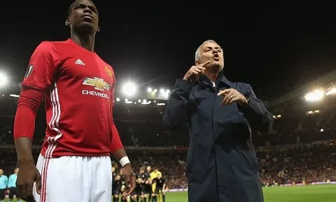 Mourinho nổi điên với trợ lý vì chỉ đạo sai Pogba