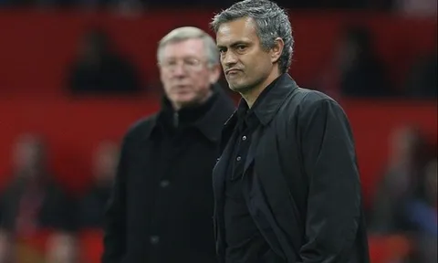 Mourinho ra tay, "nâng" quyền lực cho Sir Alex?