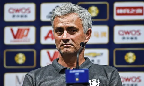 MU trước thềm mùa giải mới: Mourinho khó xử vì Rooney