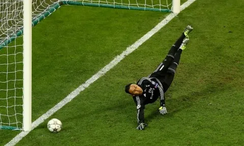 Keylor Navas nhịn đau bắt chung kết Champions League