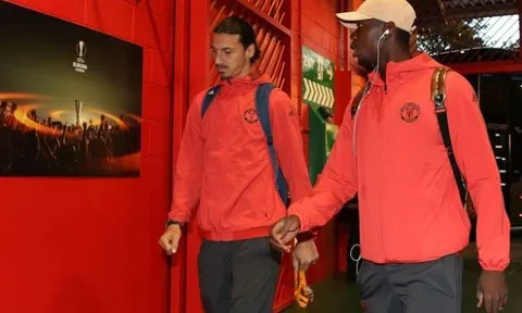 Neville chỉ cho Man United cách đánh bại Liverpool