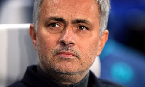 Neville lên tiếng bảo vệ Jose Mourinho và dàn sao Man United