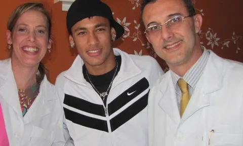 Neymar bùng tiền đỡ đẻ con trai