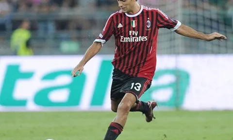 Nghệ thuật phòng ngự đỉnh cao của Alessandro Nesta