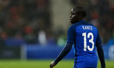 N'Golo Kante cày nát tuyến giữa Romania