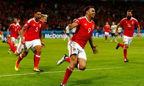 Ngược dòng ngoạn mục trước Bỉ, xứ Wales xuất sắc vào bán kết
