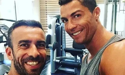 Người đàn ông thường xuyên chụp ảnh cùng Ronaldo là ai?
