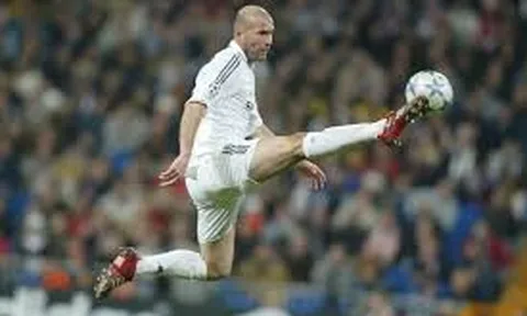 Nhạc trưởng tài hoa Zinedine Zidane