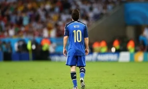 Những khoảnh khắc buồn 'thúi ruột' của Lionel Messi