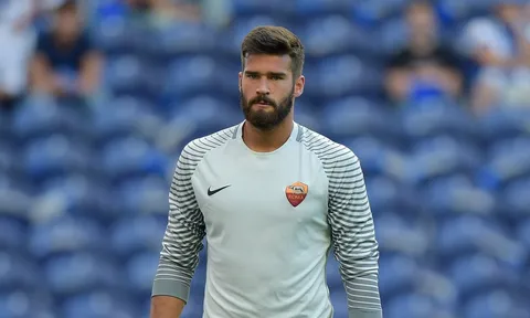 Những pha cản phá như một vị thần của Alisson Becker
