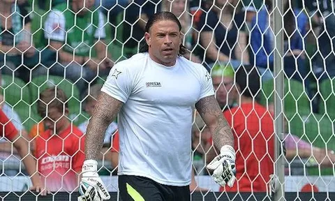 Nhưng pha cứu thua xuất sắc của 'đô vật' Tim Wiese
