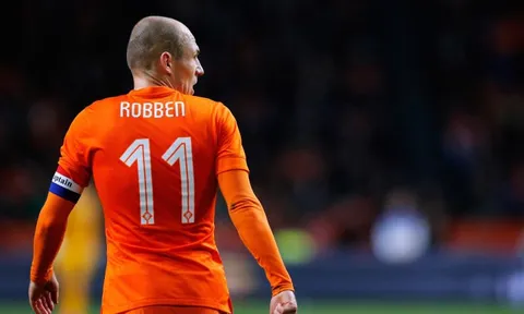 Những pha đi bóng khó lường của Arjen Robben