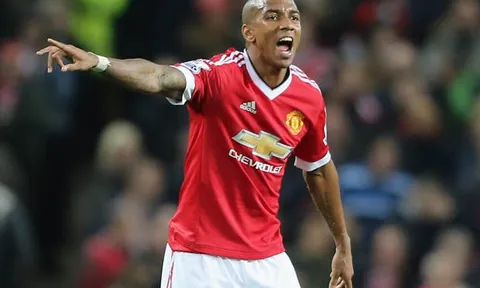 Những pha đi bóng lắt léo của Ashley Young