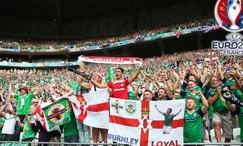 Những sắc màu rực rỡ trên khán đài EURO 2016