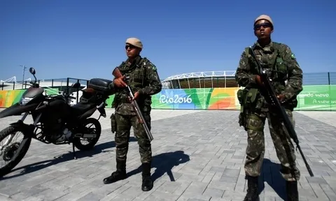 Nổ lớn gần đích đến môn đua xe đạp Olympics