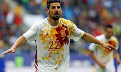 Nolito hối hả sang Manchester kí hợp đồng