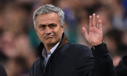 NÓNG: Jose Mourinho chính thức bị FA 'sờ gáy'
