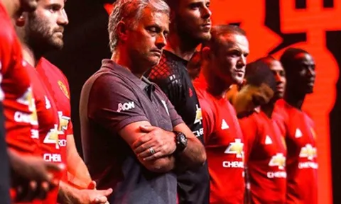 Nóng: Mourinho cái tổ M.U, 11 cái tên bị 'trảm'