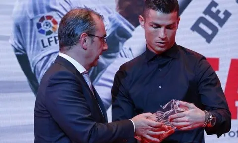 Nóng: Ronaldo kí tiếp hợp đồng 1 tỷ bảng