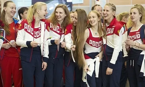 Nữ VĐV Nga xinh đẹp đổ bộ tới Rio sau "bão doping"
