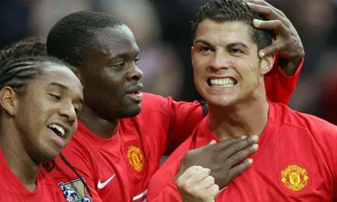 Ở M.U, Neville chỉ muốn Sir Alex chiêu mộ 2 cầu thủ này