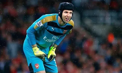 Ở tuổi 34, Cech vẫn hay nhất Premier League
