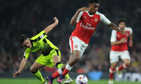 Oezil có đối thủ mới tại Arsenal