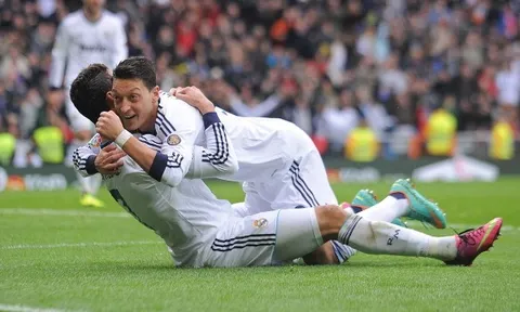Oezil hoàn thiện hơn nhờ Ronaldo
