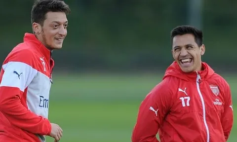 Oezil, Sanchez khiến CĐV Arsenal yên lòng