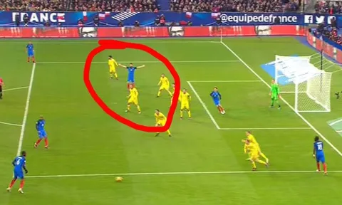 Pogba và Sissoko bị tố cô lập Giroud ở đội tuyển Pháp