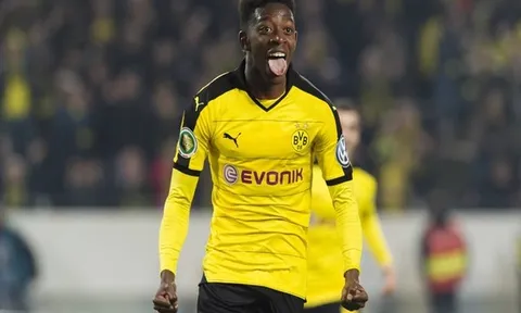 Ousmane Dembele cày nát hàng thủ Man United