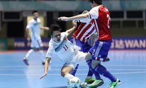 Thị uy sức mạnh, Paraguay hủy diệt futsal Việt Nam bằng set tennis