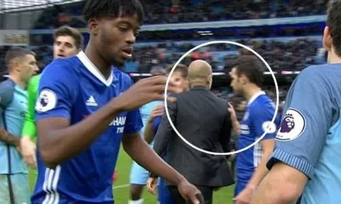 Pep lên tiếng về vụ từ chối bắt tay Fabregas